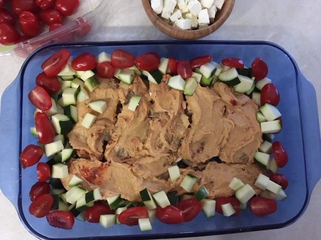 Hummus baked chicken with vegetables